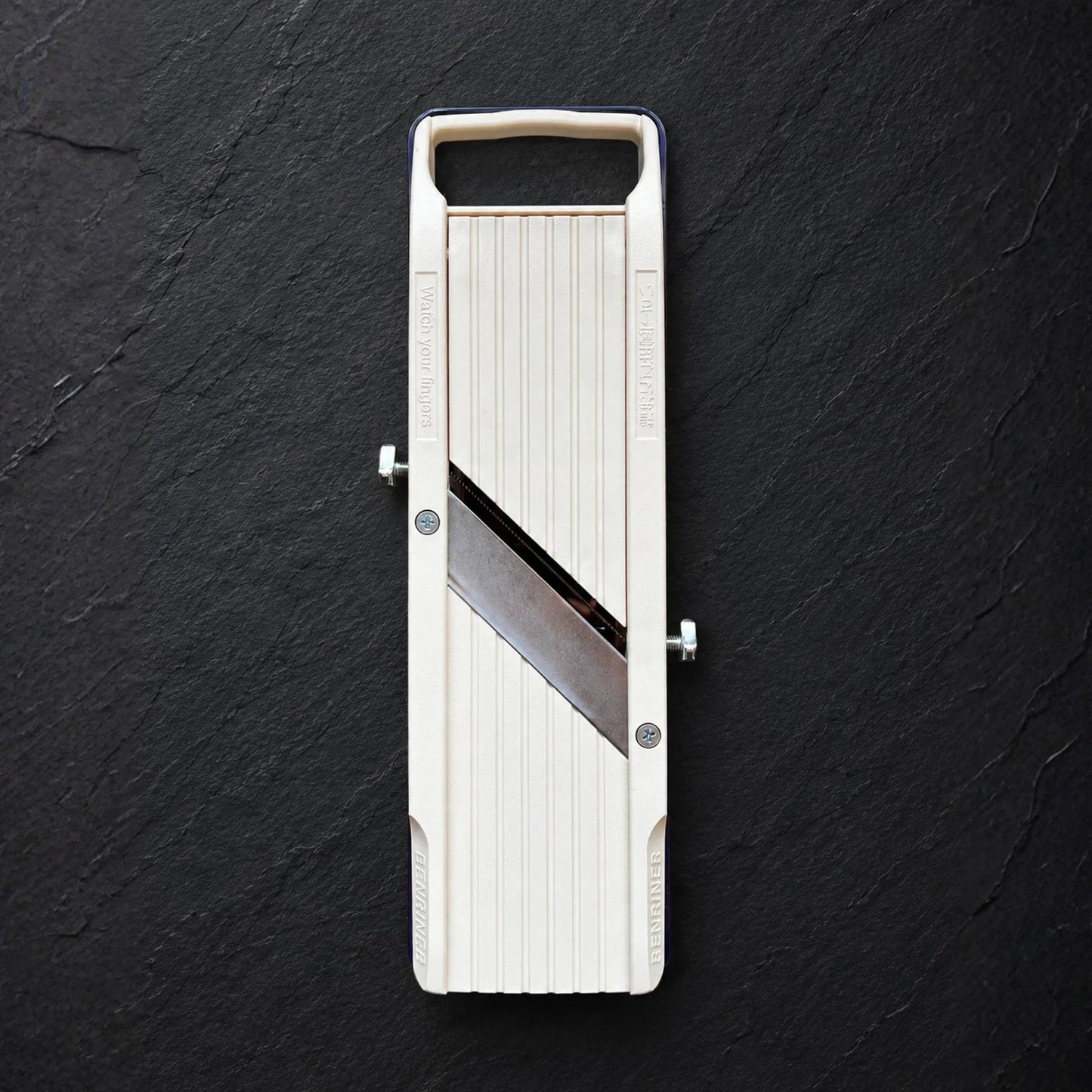 Benriner Standard Mandoline 64mm mit Behälter