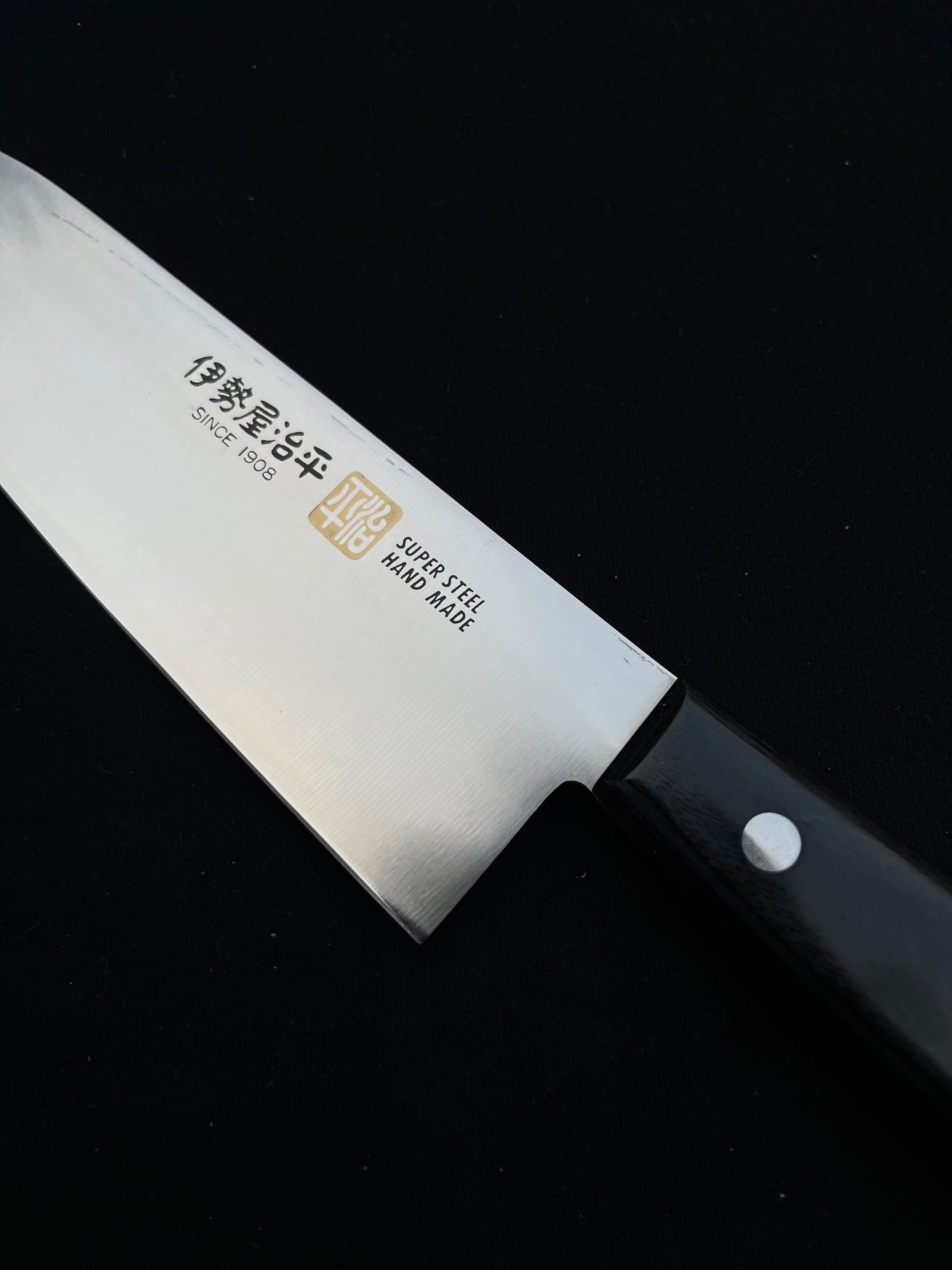 Iseya Jihei Santoku 180 mm 8A Molybden-chrom nerezová ocel