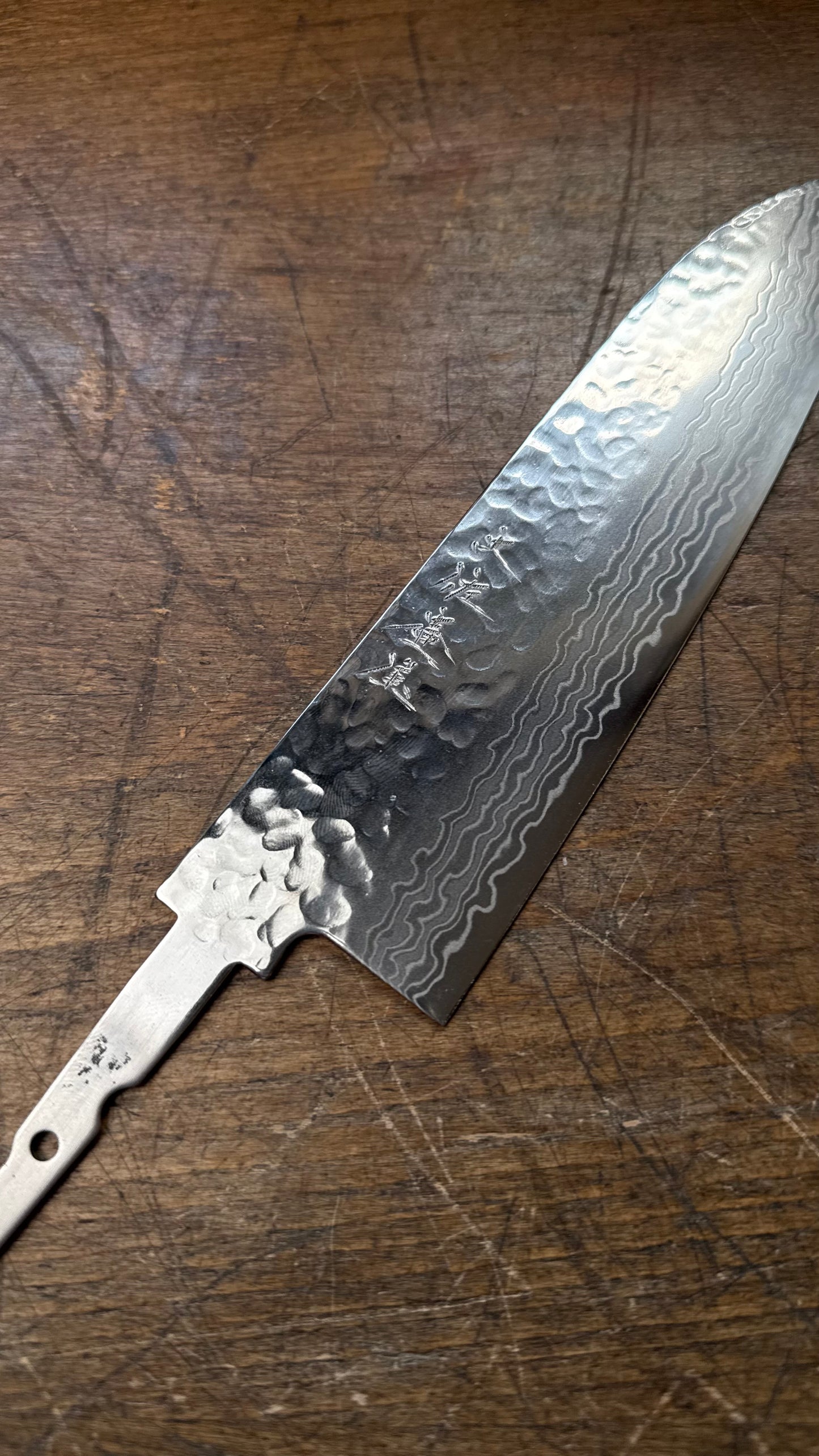 Čepel Tosa Tsuboya Santoku 180mm Damascus Tsuchime