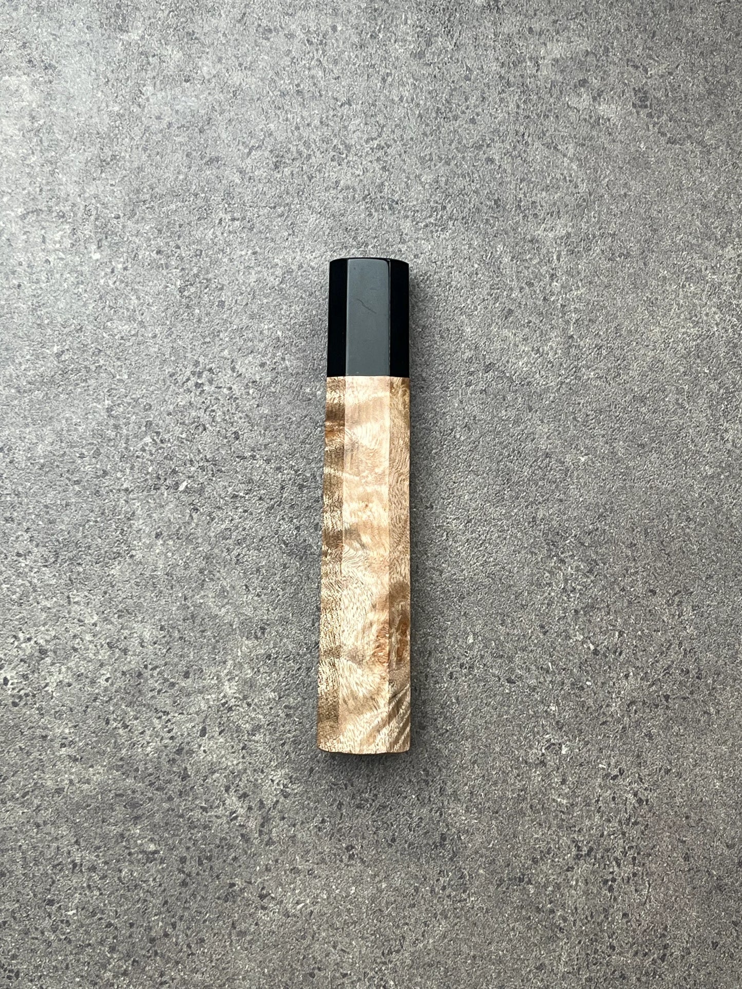 Rukojet z kudrnatého javoru (maple burl) osmihranná