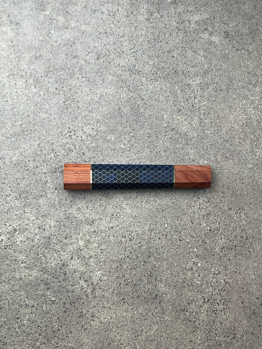 Rukojeť ze stabilizovaného dřeva s "honeycomb" kompozitem - osmihranná