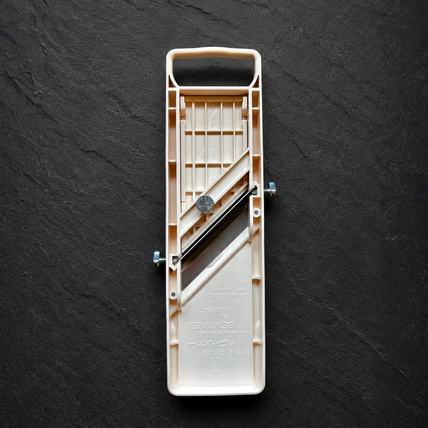 Benriner Standard Mandoline 64mm mit Behälter