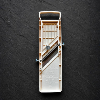 Benriner Standard Mandoline 64mm mit Behälter