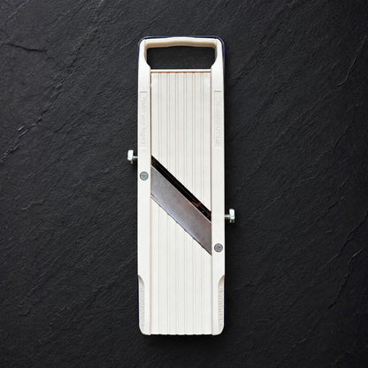 Benriner Standard Mandoline 64mm mit Behälter