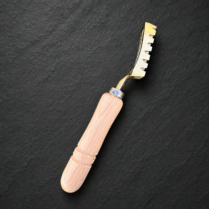 Tsubame-Sanjo fish peeler